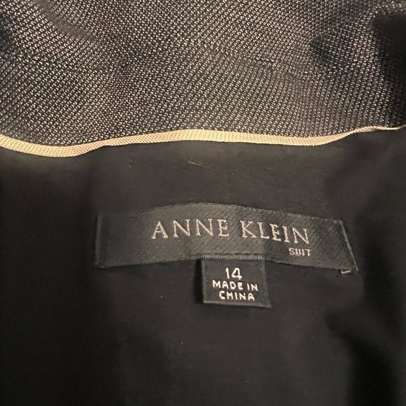 Ann Klein Women’s Dark Gray Pant Suit Size 14 Gold Chain Detailing EUC 2PC - Picture 6 of 11